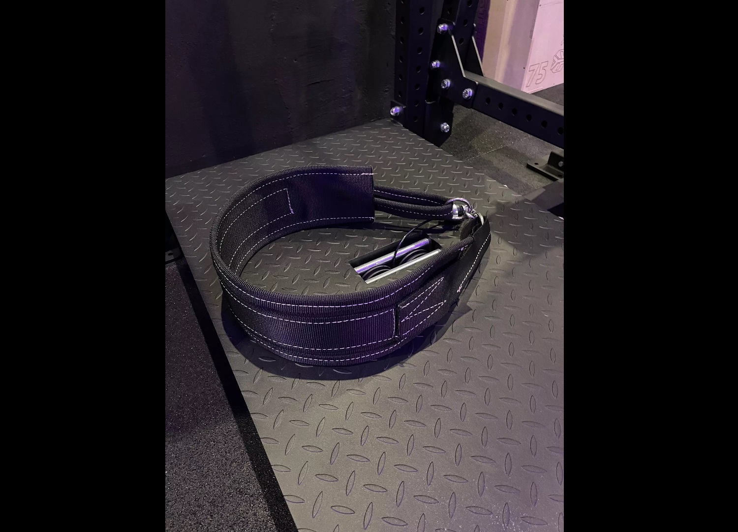 Приседания с поясом колодец YouSteel 1500_1080